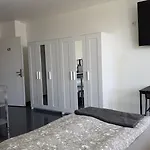 Apartmenthaus In Halle-saale Naehe Hauptbahnhof 3*